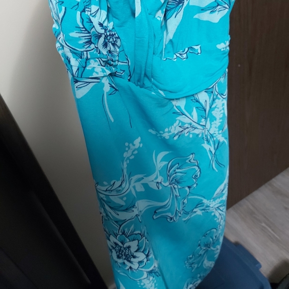 Dress - Picture 3 of 3